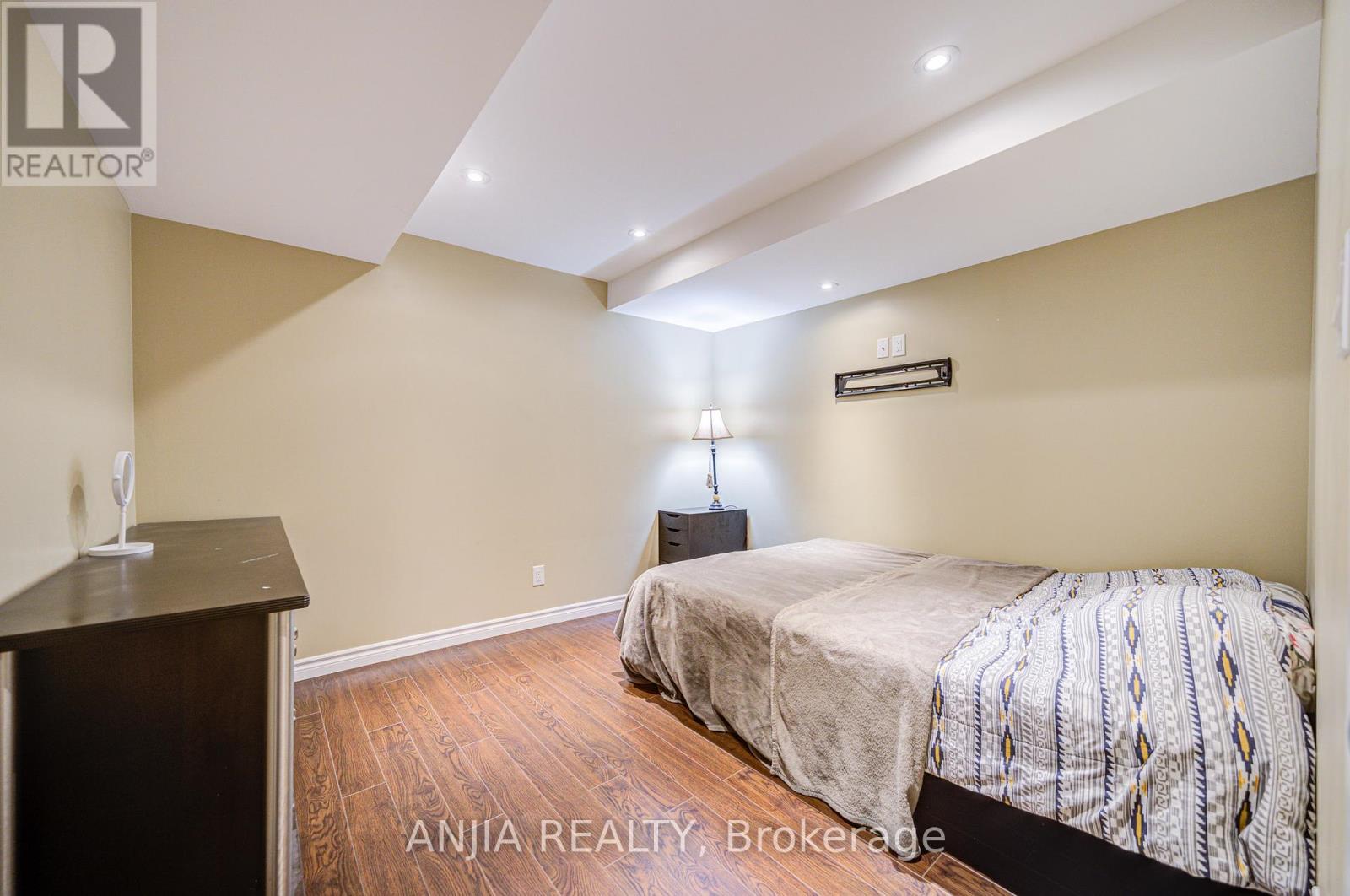 6 Dietzman Court, Richmond Hill, Ontario  L4E 4X6 - Photo 35 - N12091348
