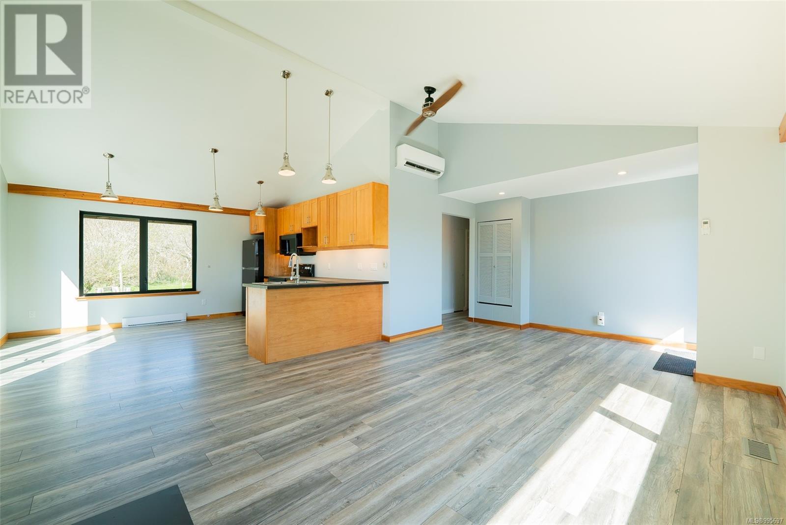 Property at 1621 Fawcett Rd image 3