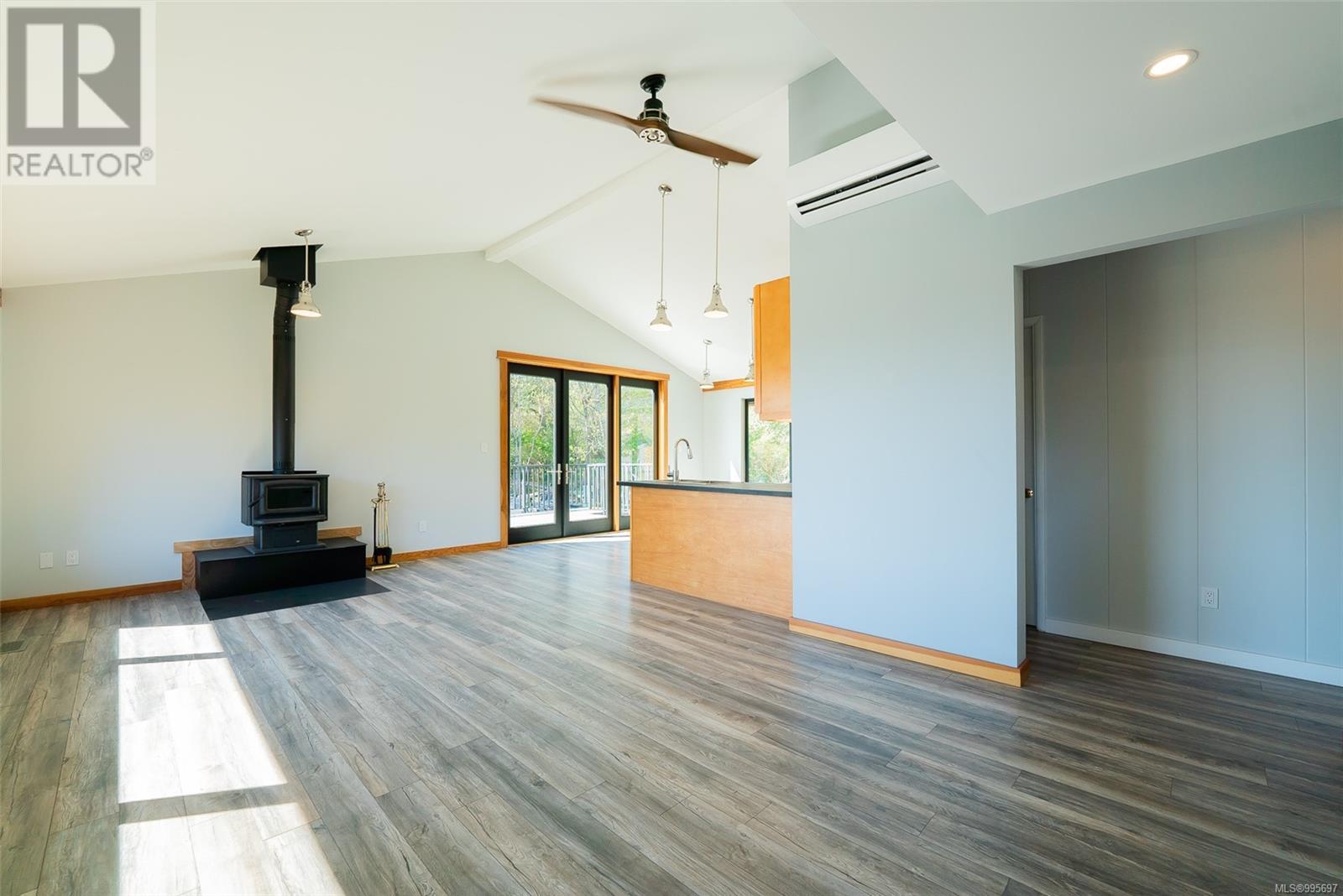 Property at 1621 Fawcett Rd image 4