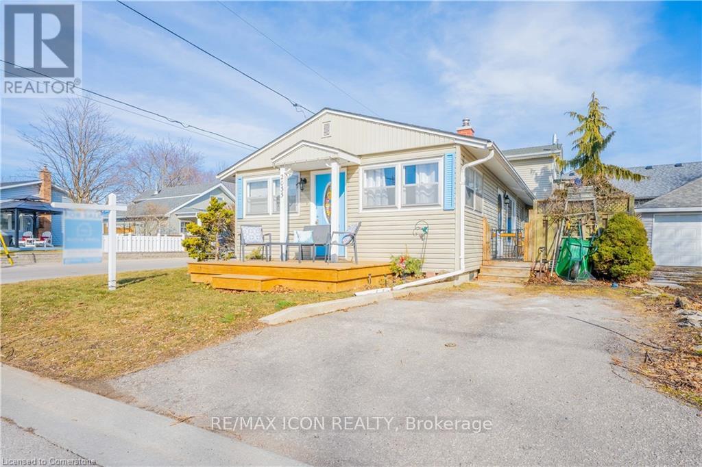 Property at 2035 ERIE STREET image 5