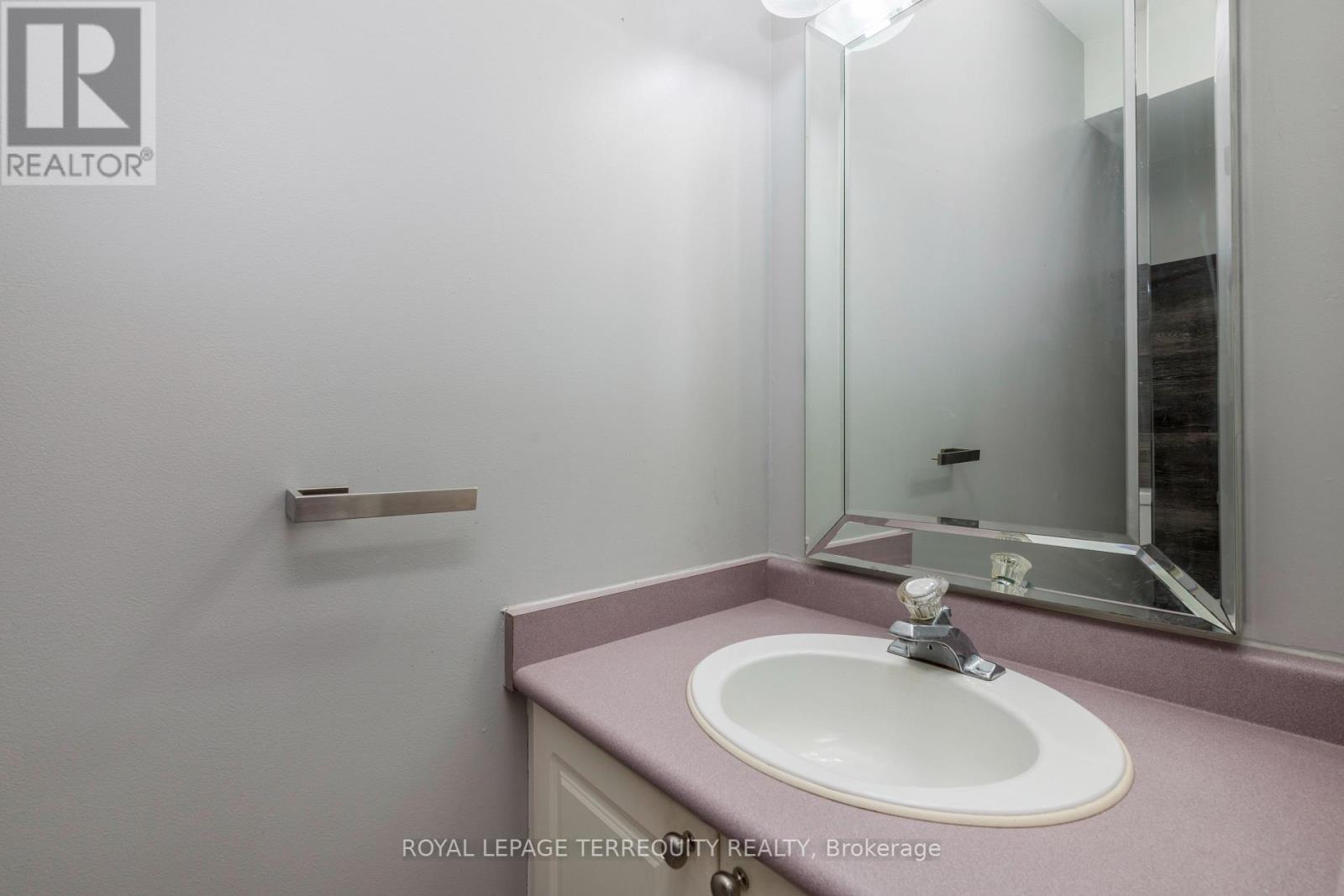 32b Woodford Way, Ottawa, Ontario  K2J 4B9 - Photo 16 - X12101038