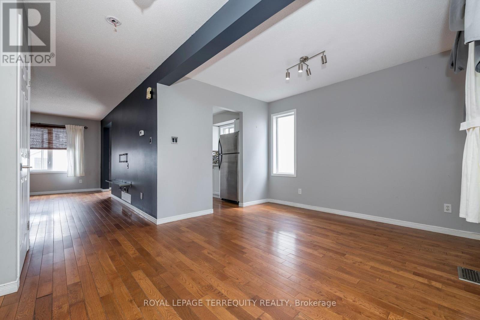 32b Woodford Way, Ottawa, Ontario  K2J 4B9 - Photo 8 - X12101038