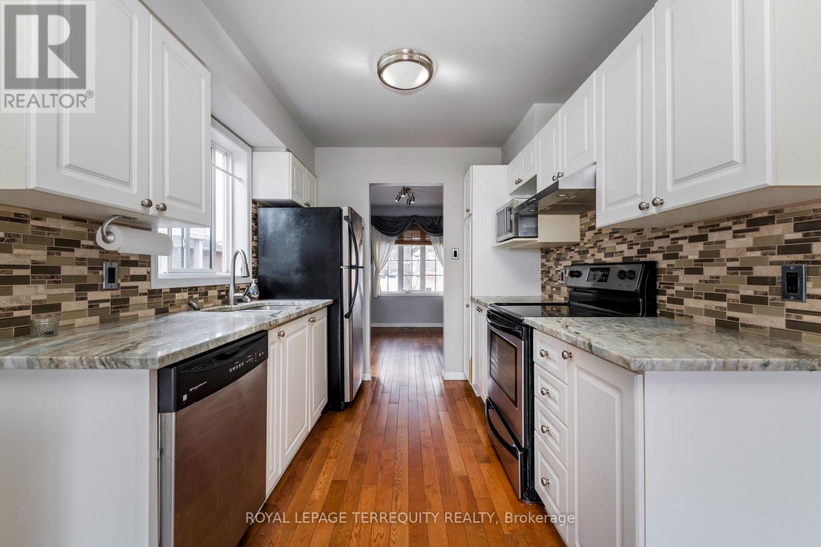 32b Woodford Way, Ottawa, Ontario  K2J 4B9 - Photo 9 - X12101038