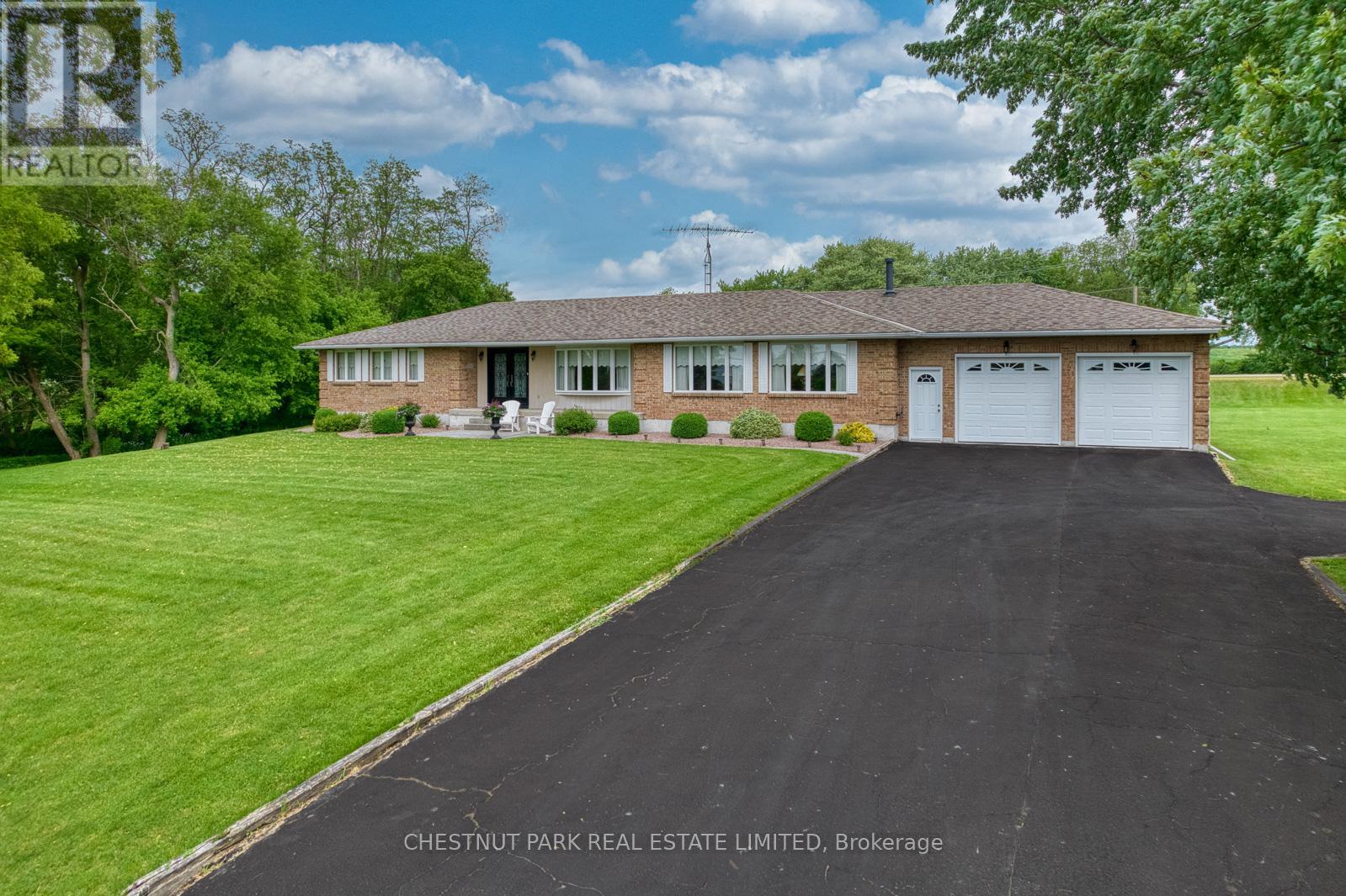 90 River Road, Leeds And The Thousand Islands, Ontario  K0E 1L0 - Photo 1 - X12101071