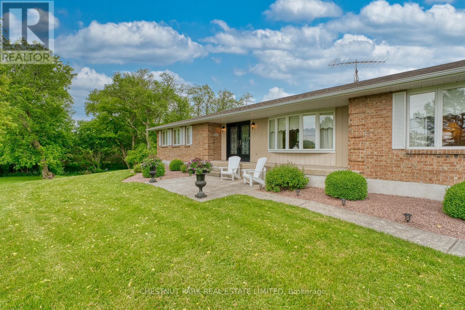 90 River Road, Leeds And The Thousand Islands, Ontario  K0E 1L0 - Photo 2 - X12101071