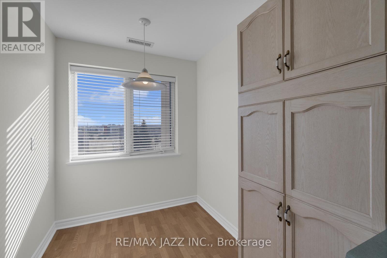 304 - 7 Dayspring Circle, Brampton, Ontario  L6P 1C1 - Photo 8 - W12101170