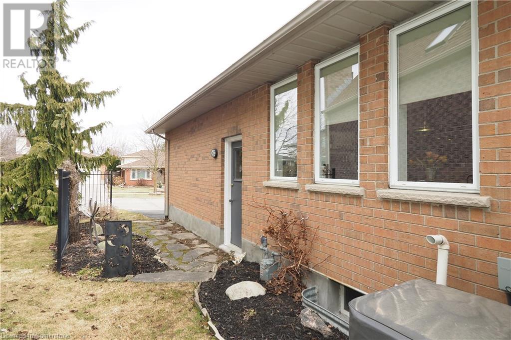 15 Windermere Court, Kitchener, Ontario  N2N 2W3 - Photo 43 - 40708201