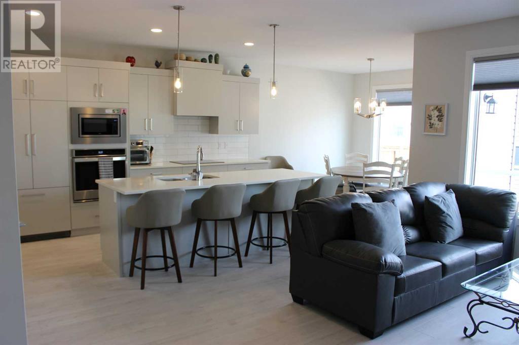 Property at 2604 45 Street S image 3