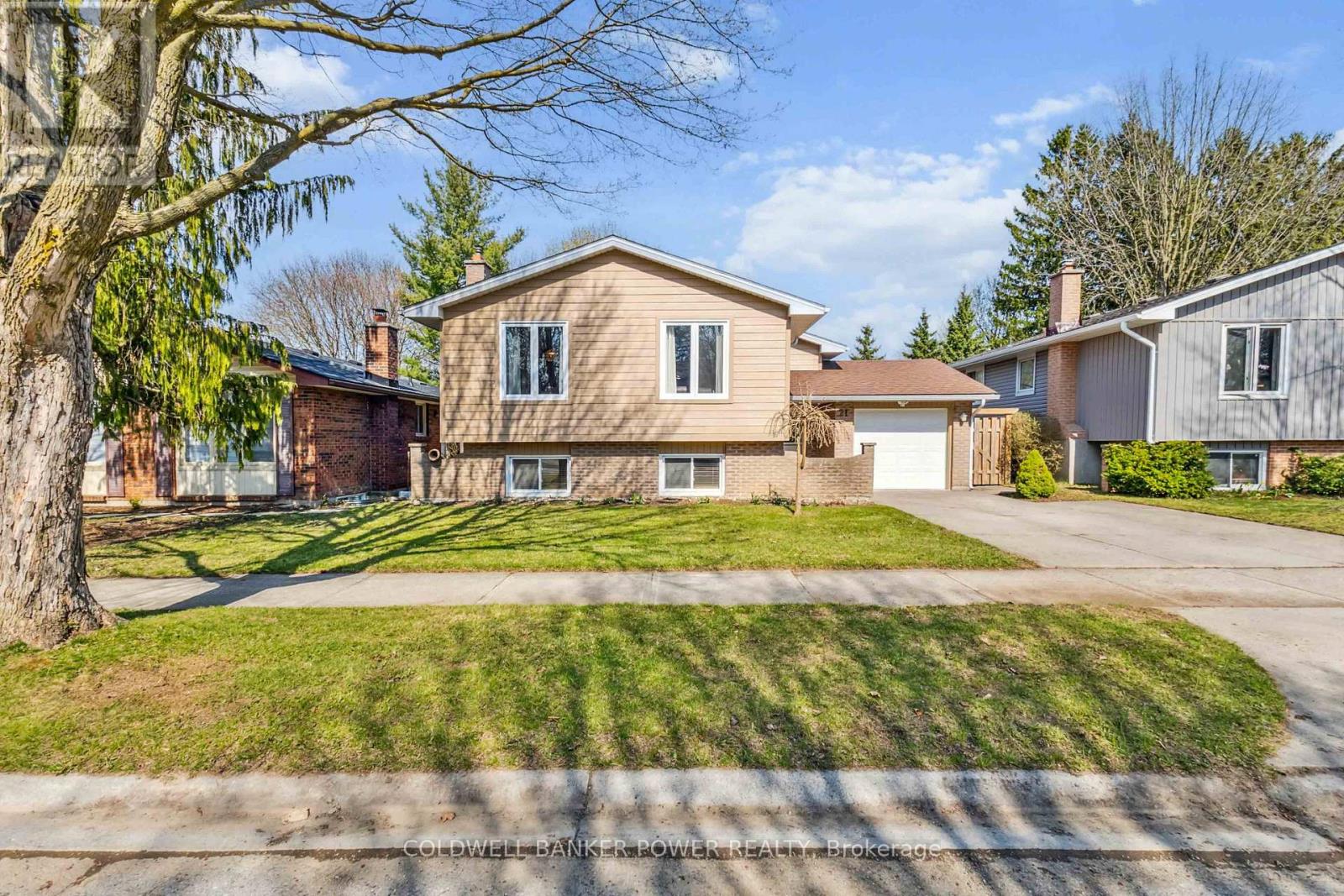 21 Winding Way Crescent