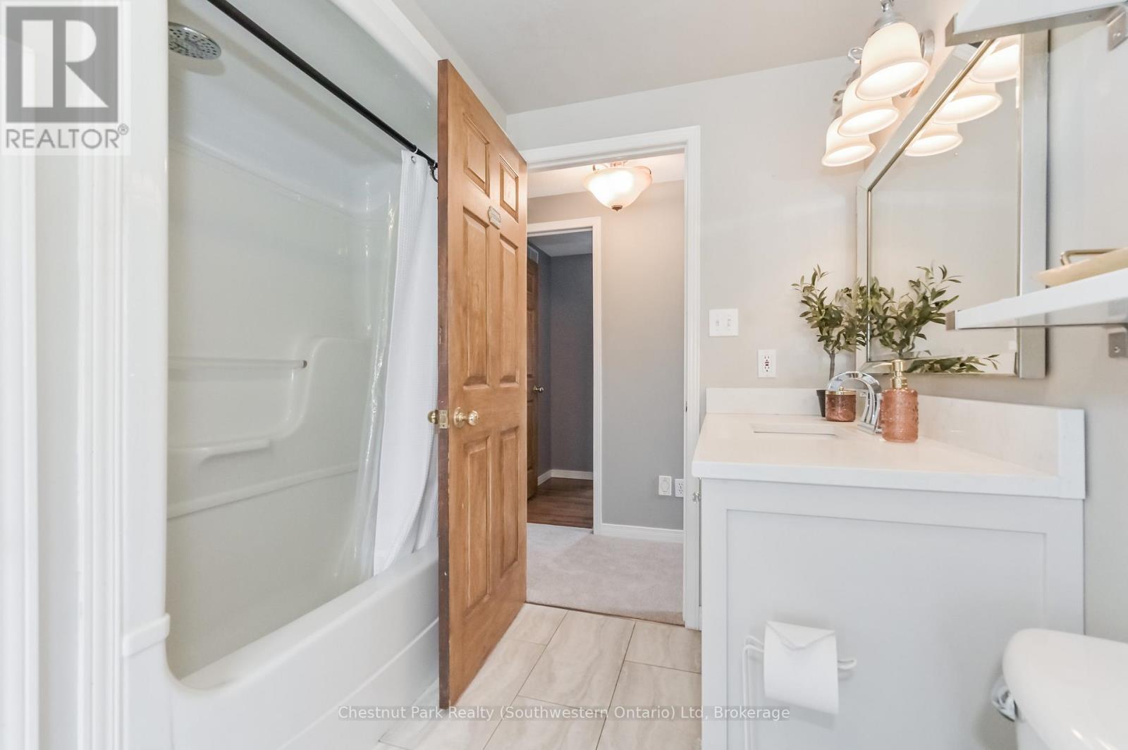 139 Miller Crescent, Minto, Ontario  N0G 2P0 - Photo 27 - X12101179