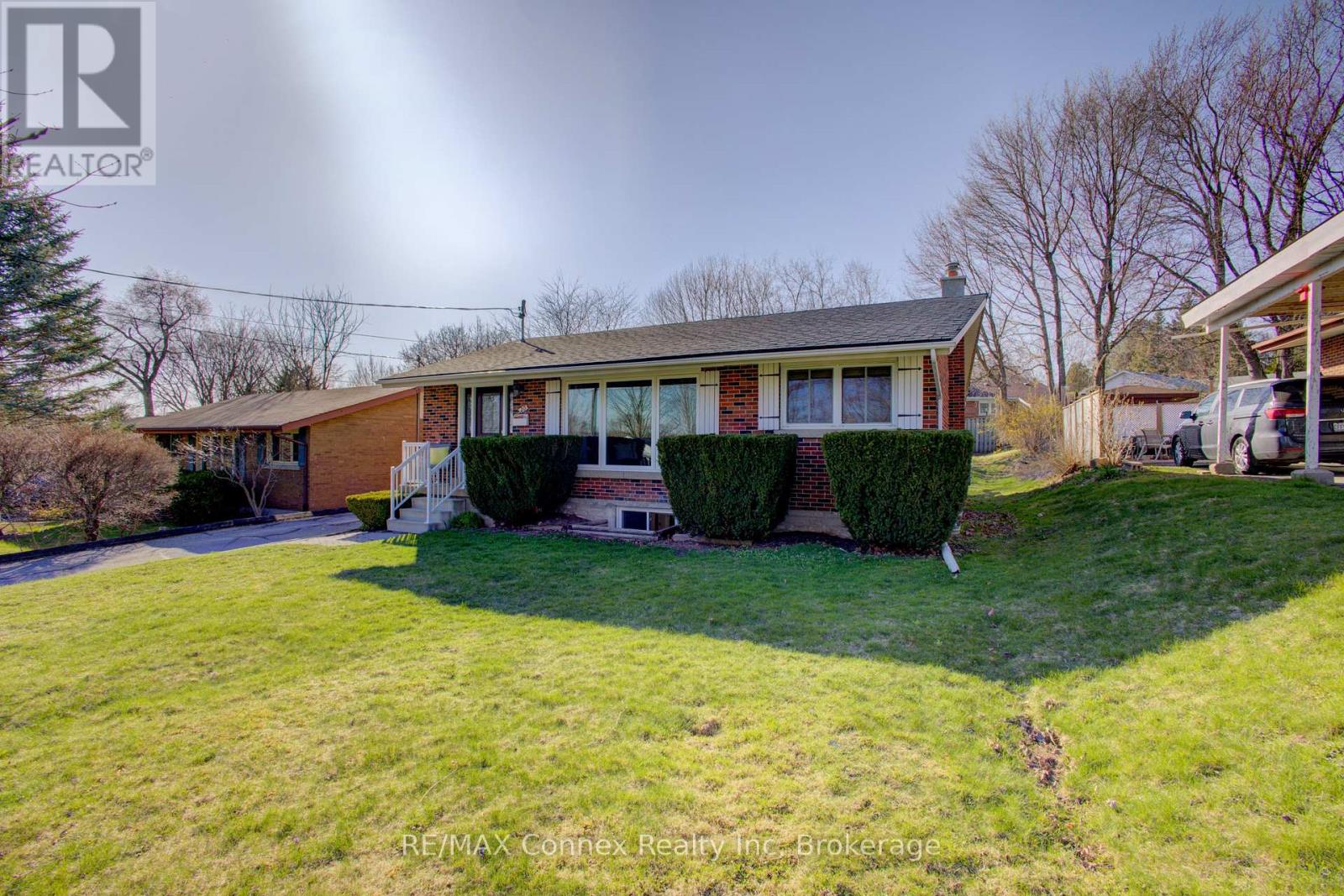 20 Laverne Avenue, Guelph, Ontario  N1E 1Z1 - Photo 2 - X12101185