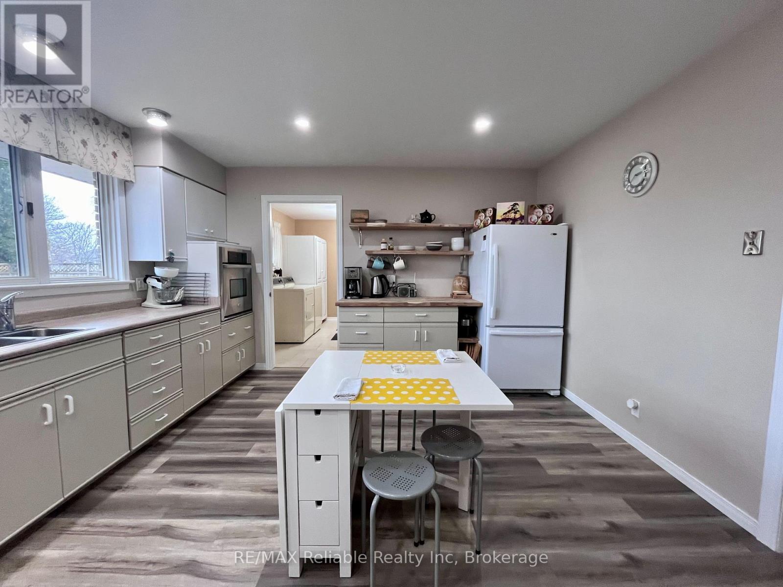 141 Charles Street, North Huron, Ontario  N0G 2W0 - Photo 11 - X12101206