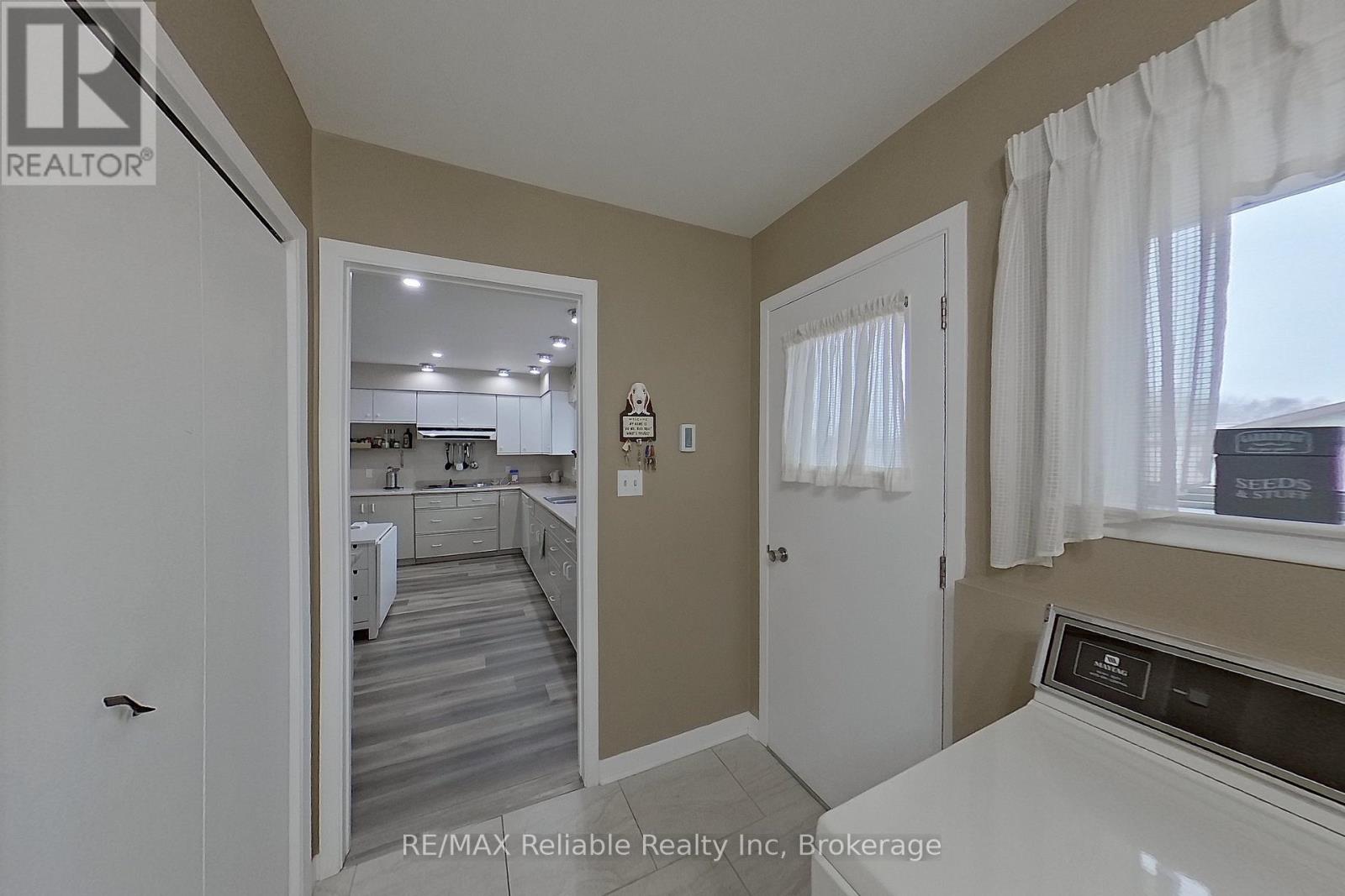 141 Charles Street, North Huron, Ontario  N0G 2W0 - Photo 13 - X12101206