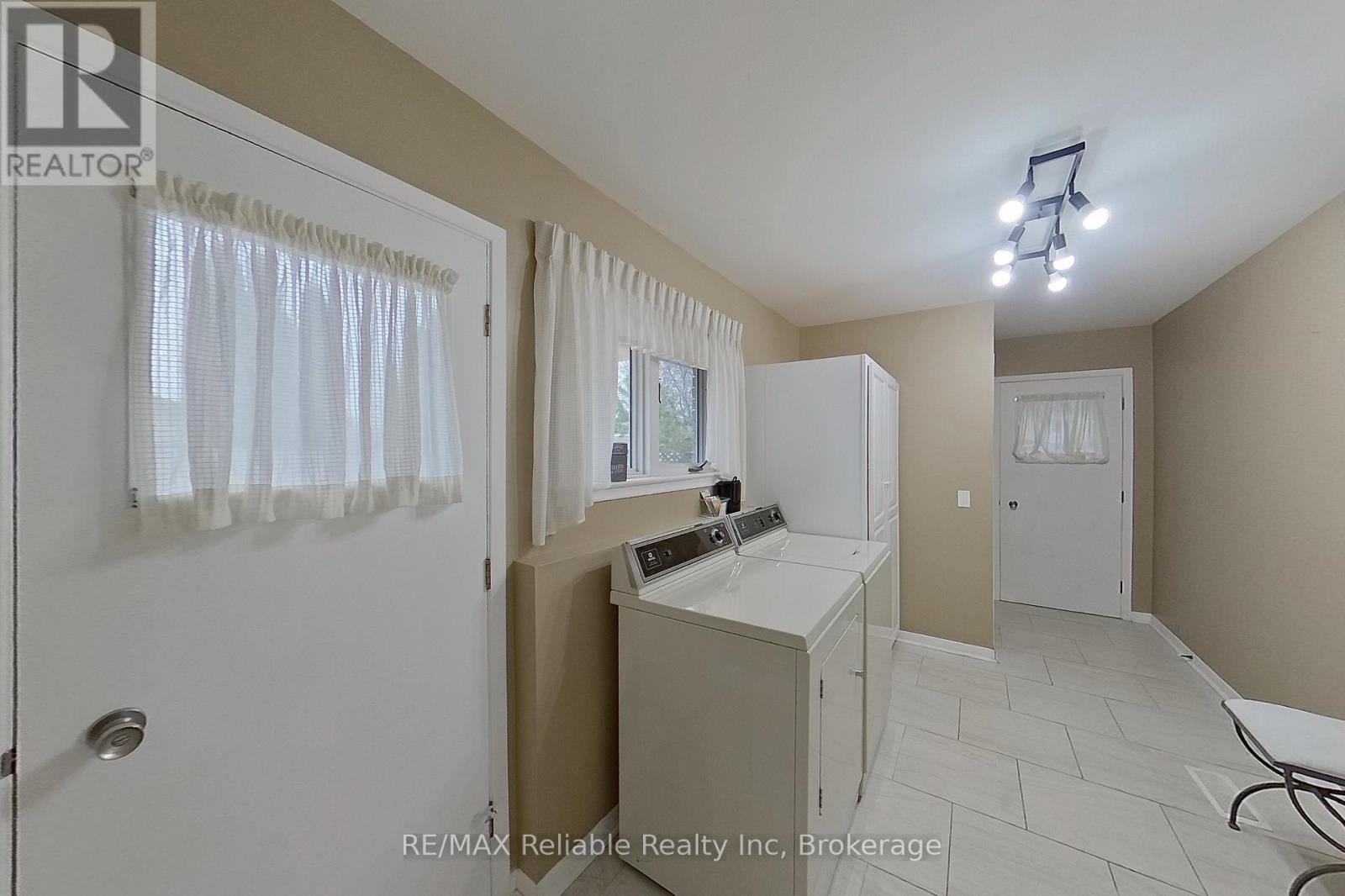 141 Charles Street, North Huron, Ontario  N0G 2W0 - Photo 14 - X12101206