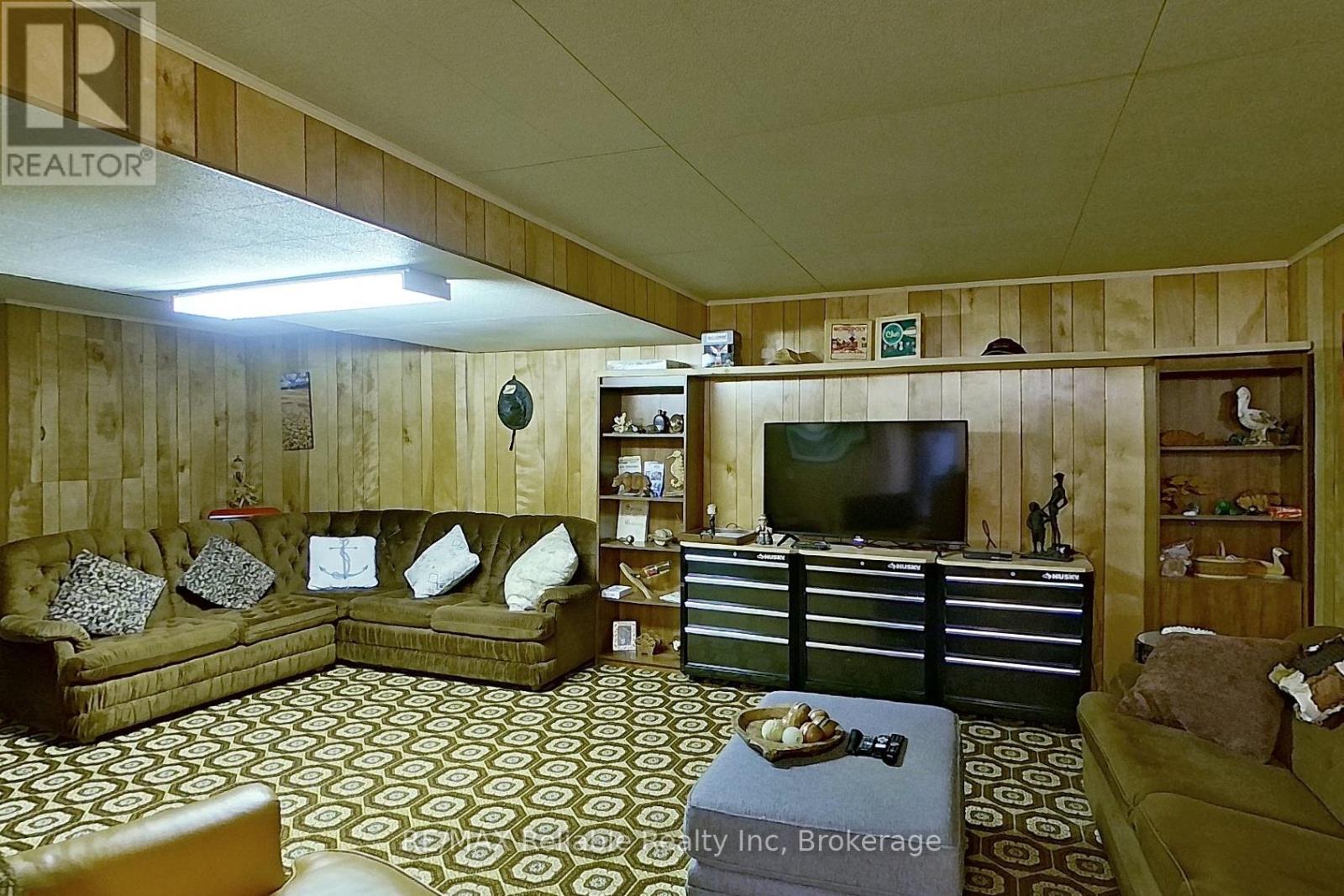 141 Charles Street, North Huron, Ontario  N0G 2W0 - Photo 28 - X12101206