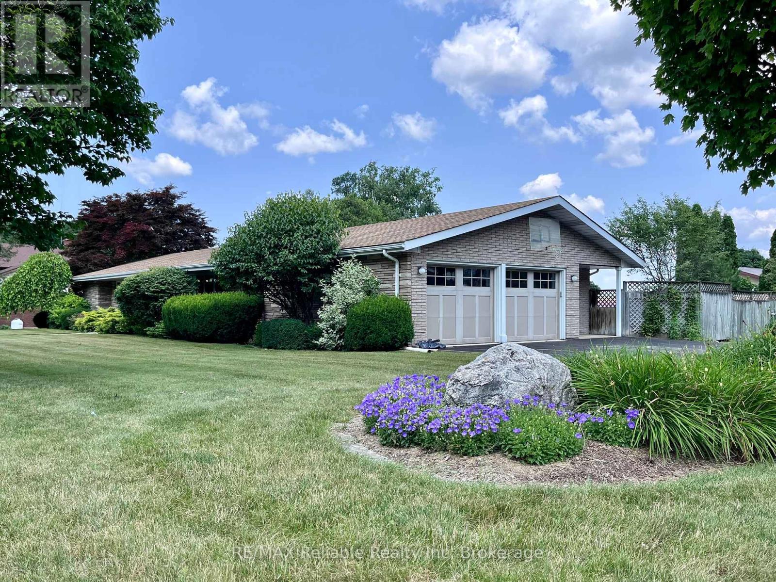 141 Charles Street, North Huron, Ontario  N0G 2W0 - Photo 3 - X12101206