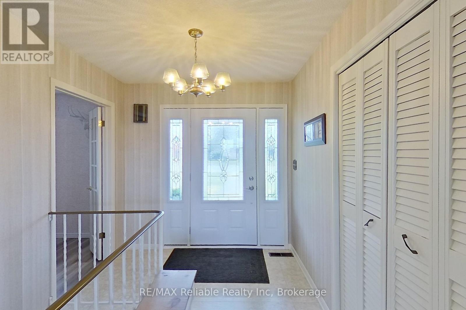141 Charles Street, North Huron, Ontario  N0G 2W0 - Photo 5 - X12101206
