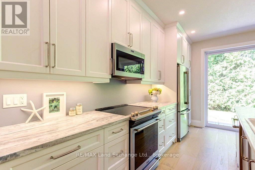 108 Grenville Street N, Saugeen Shores, Ontario  N0H 2L0 - Photo 11 - X12101256