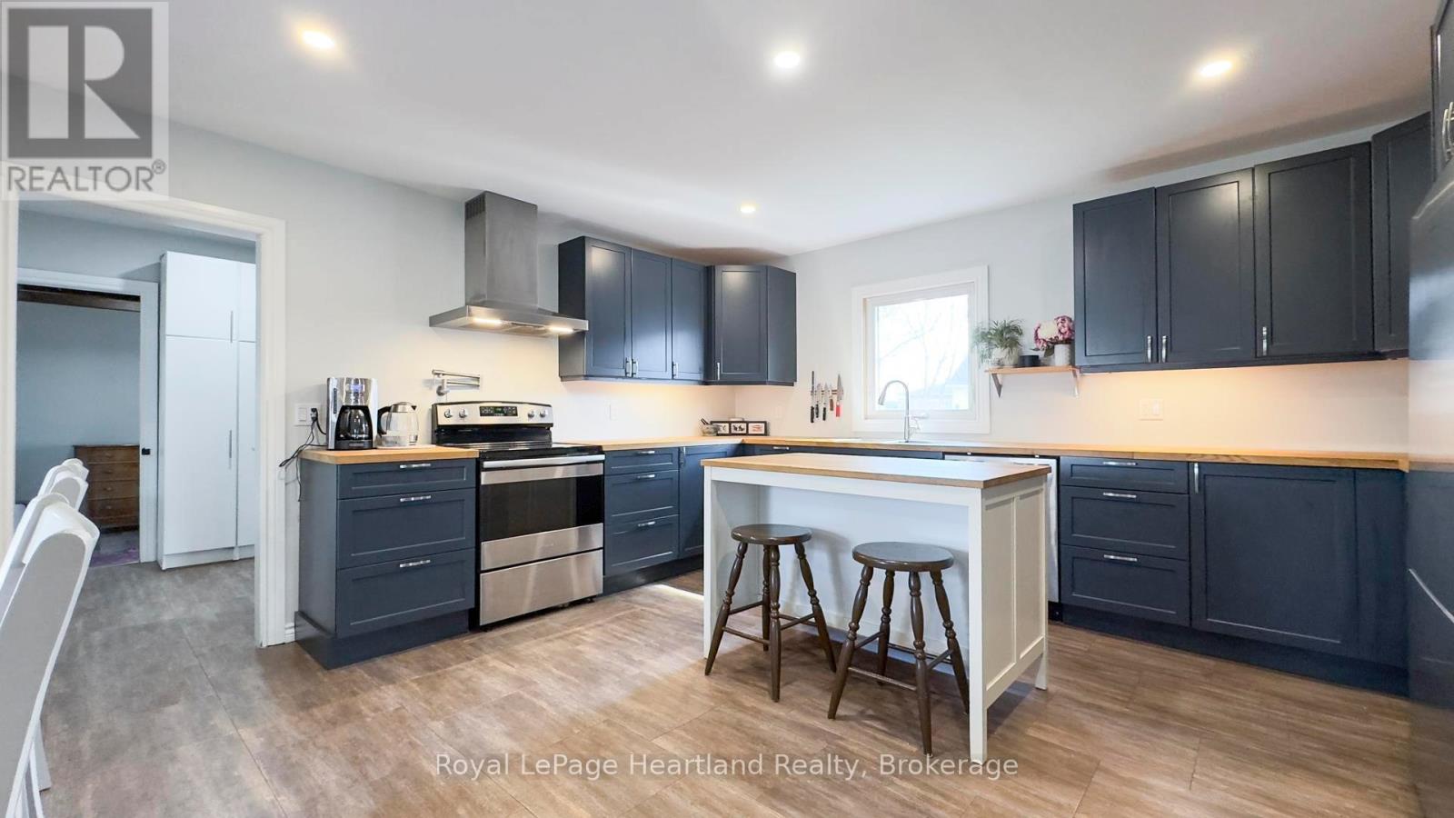 129 Orange Street S, Central Huron, Ontario  N0M 1L0 - Photo 12 - X12101266