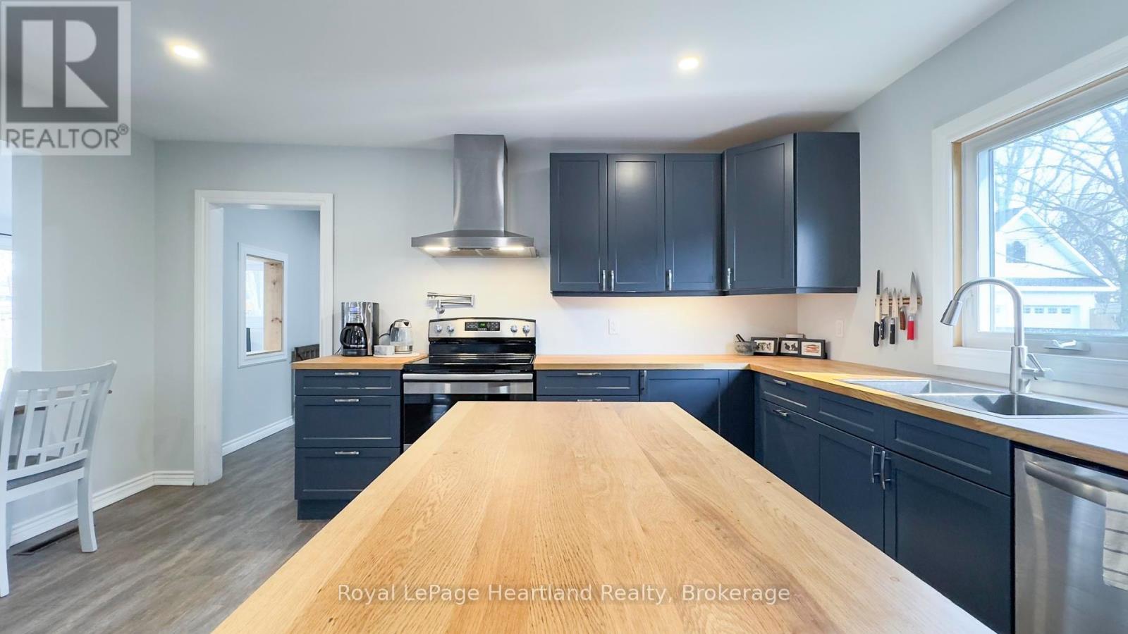 129 Orange Street S, Central Huron, Ontario  N0M 1L0 - Photo 14 - X12101266