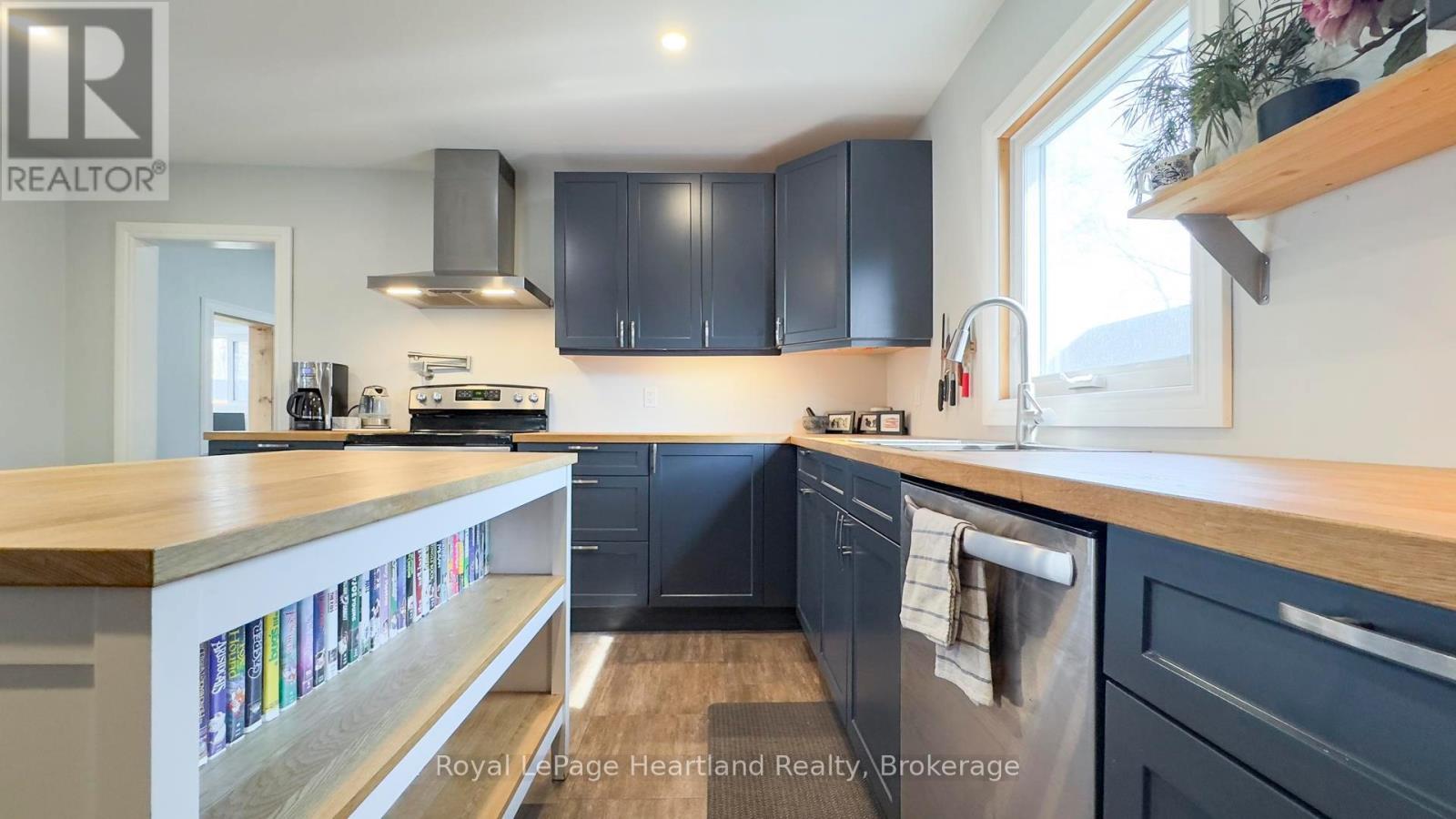 129 Orange Street S, Central Huron, Ontario  N0M 1L0 - Photo 15 - X12101266