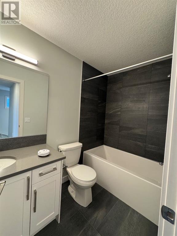 256 Waterford Heath, Chestermere, Alberta  T1X 2T8 - Photo 13 - A2166734