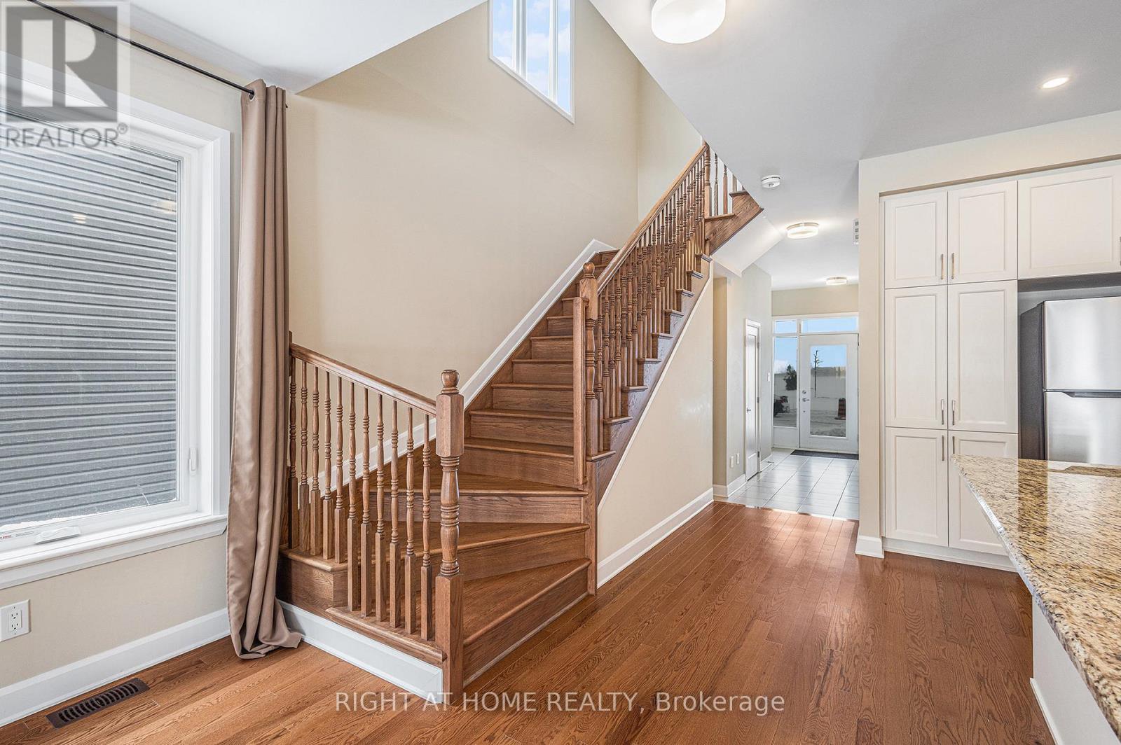 907 Orvieto Way, Ottawa, Ontario  K2S 2L1 - Photo 11 - X12101183