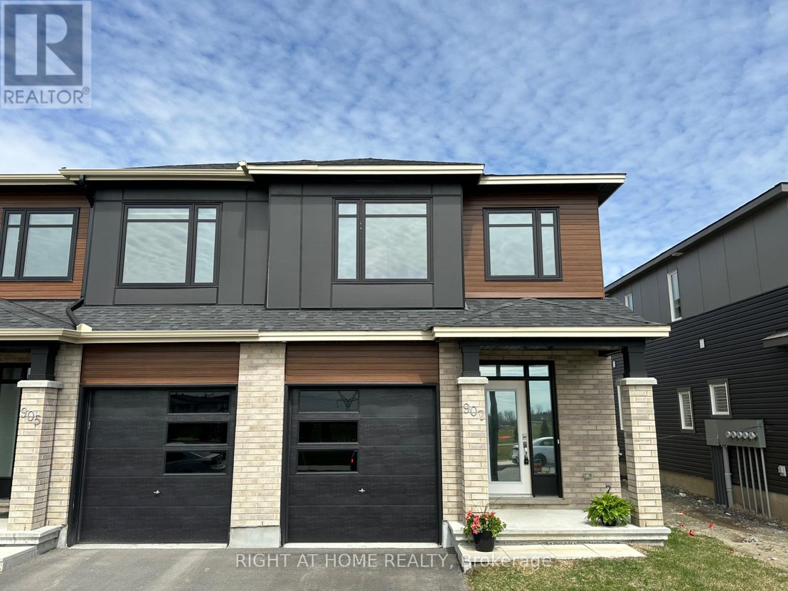 907 Orvieto Way, Ottawa, Ontario  K2S 2L1 - Photo 2 - X12101183
