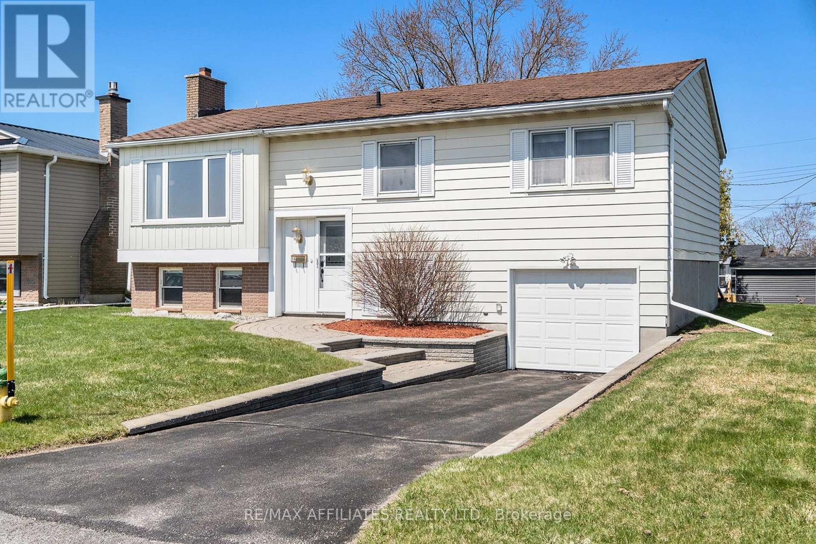 14 Ross Street E, Smiths Falls, Ontario  K7A 4V6 - Photo 1 - X12101255