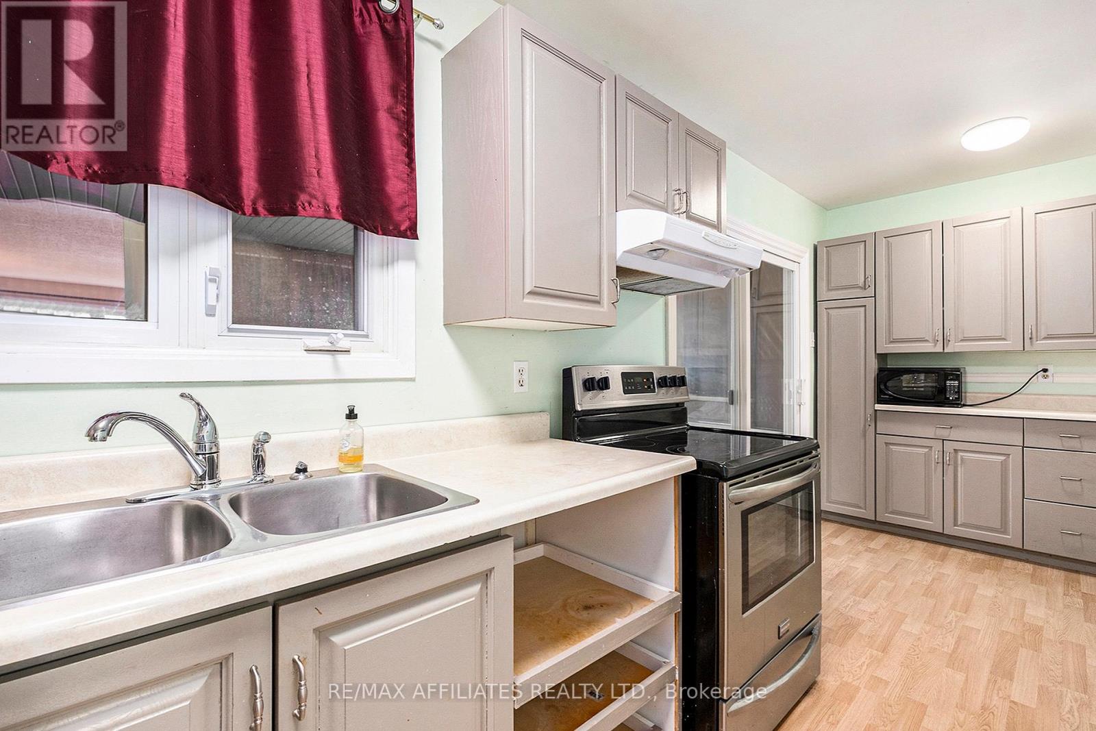 14 Ross Street E, Smiths Falls, Ontario  K7A 4V6 - Photo 11 - X12101255