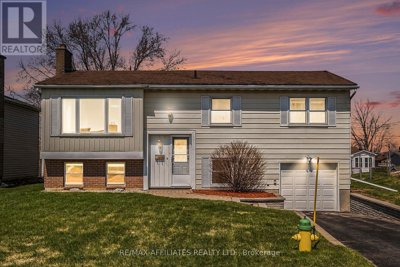 14 Ross Street E, Smiths Falls, Ontario  K7A 4V6 - Photo 2 - X12101255