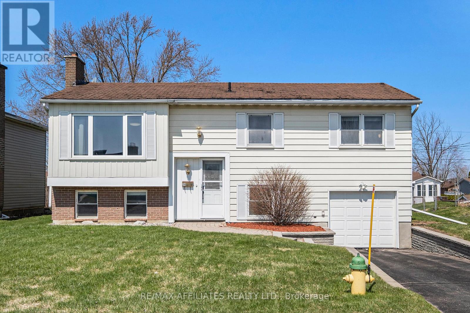 14 Ross Street E, Smiths Falls, Ontario  K7A 4V6 - Photo 3 - X12101255