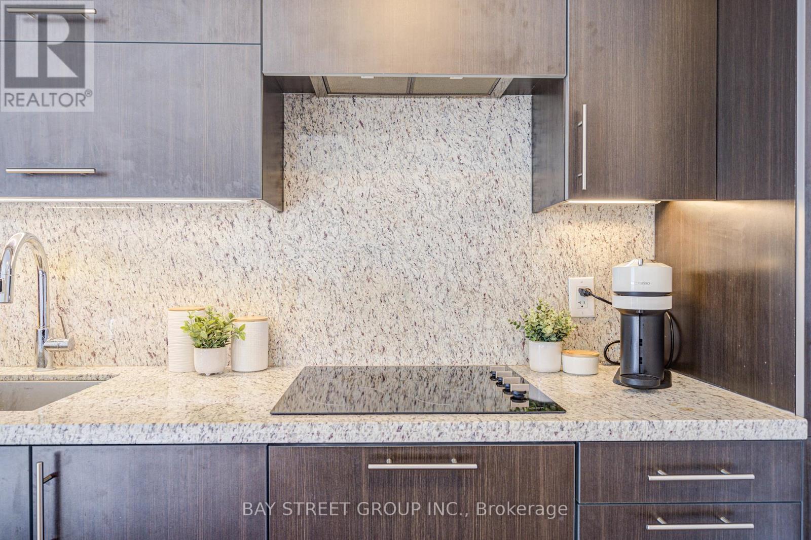 2019 - 5 Sheppard Avenue E, Toronto, Ontario  M2N 2Z8 - Photo 15 - C12101168
