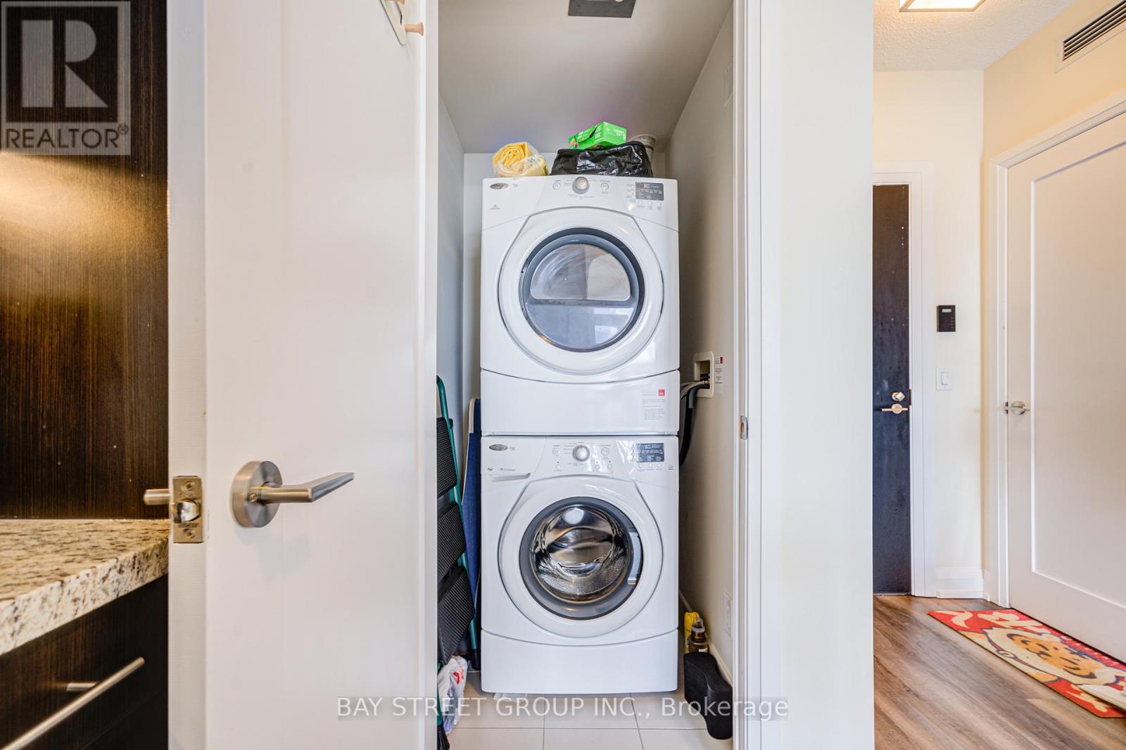 2019 - 5 Sheppard Avenue E, Toronto, Ontario  M2N 2Z8 - Photo 28 - C12101168