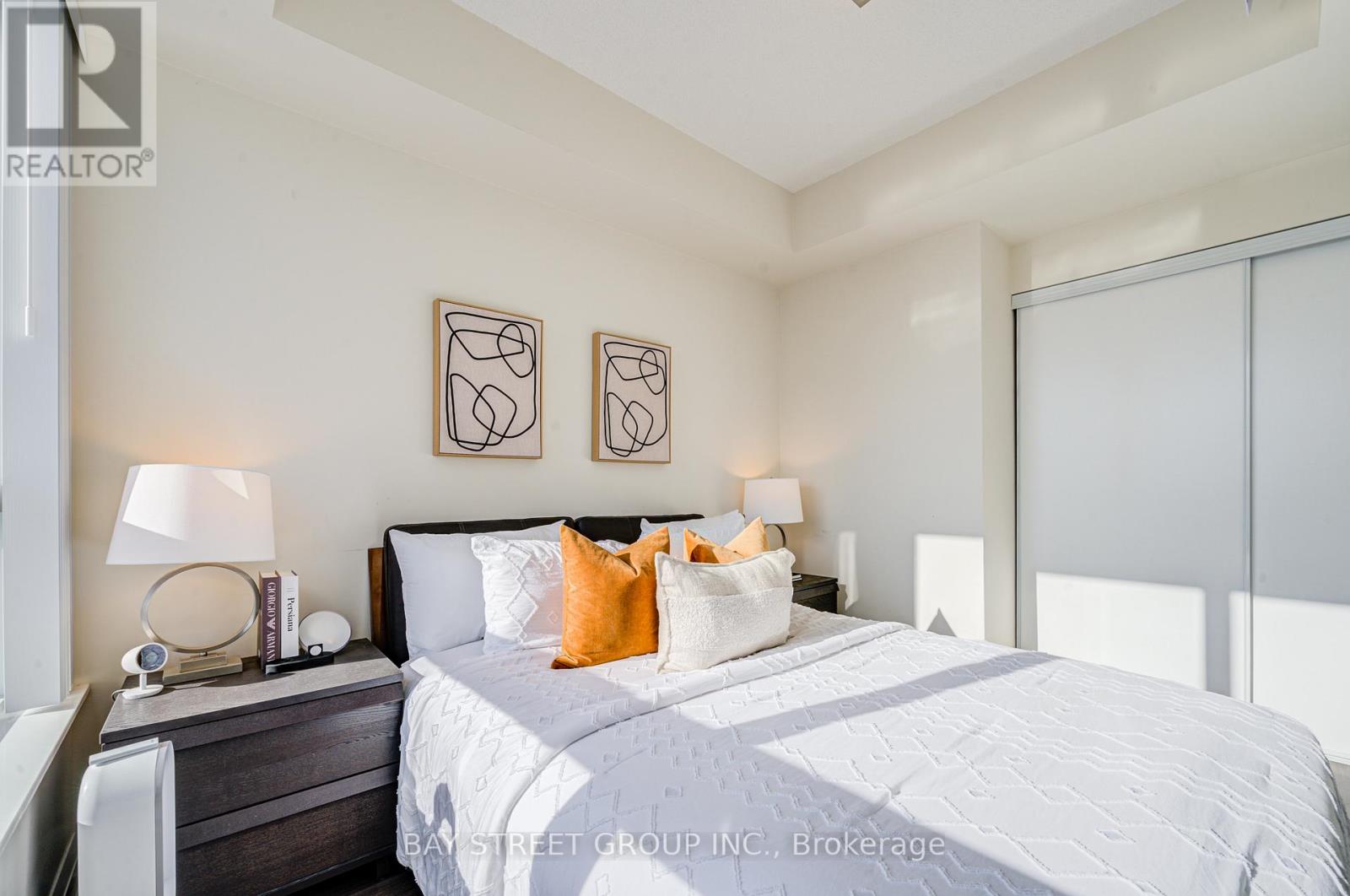 2019 - 5 Sheppard Avenue E, Toronto, Ontario  M2N 2Z8 - Photo 31 - C12101168