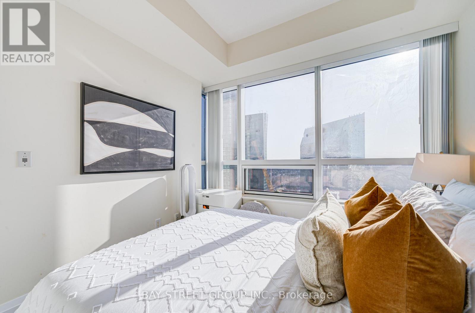 2019 - 5 Sheppard Avenue E, Toronto, Ontario  M2N 2Z8 - Photo 33 - C12101168