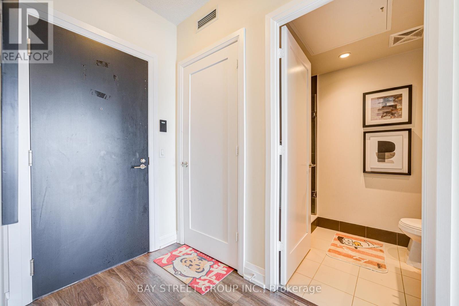 2019 - 5 Sheppard Avenue E, Toronto, Ontario  M2N 2Z8 - Photo 8 - C12101168