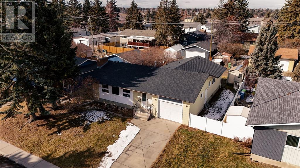 255 Queen Tamara Way Se, Calgary, Alberta  T2J 4E6 - Photo 2 - A2198063
