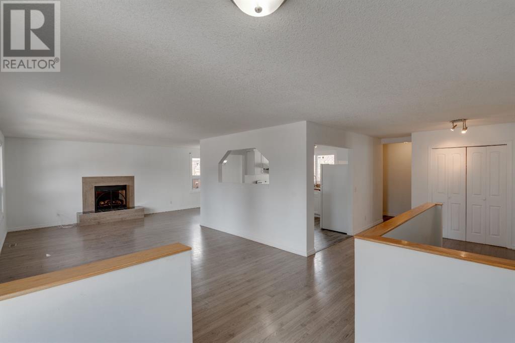 Property at 255 Queen Tamara Way SE image 5