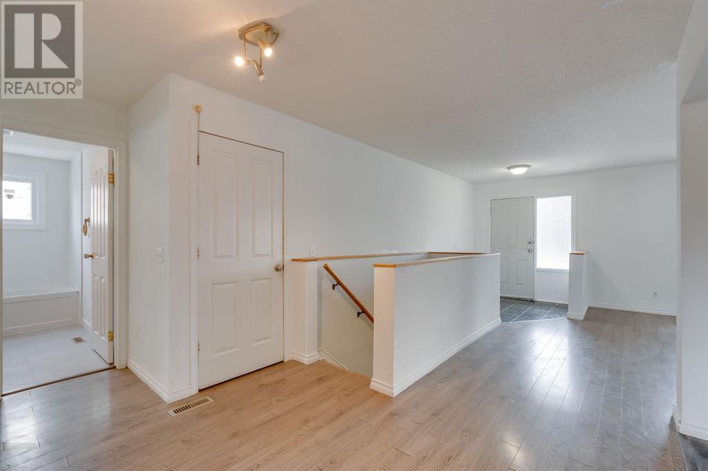 Property at 255 Queen Tamara Way SE image 3