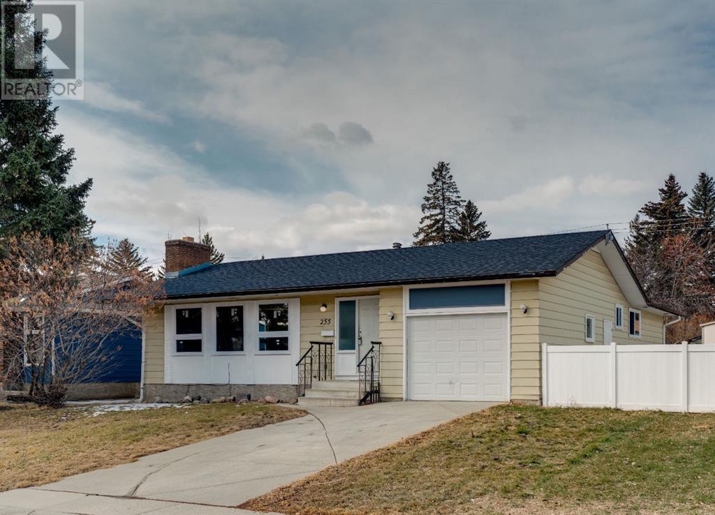 255 Queen Tamara Way Se, Calgary, Alberta  T2J 4E6 - Photo 1 - A2198063