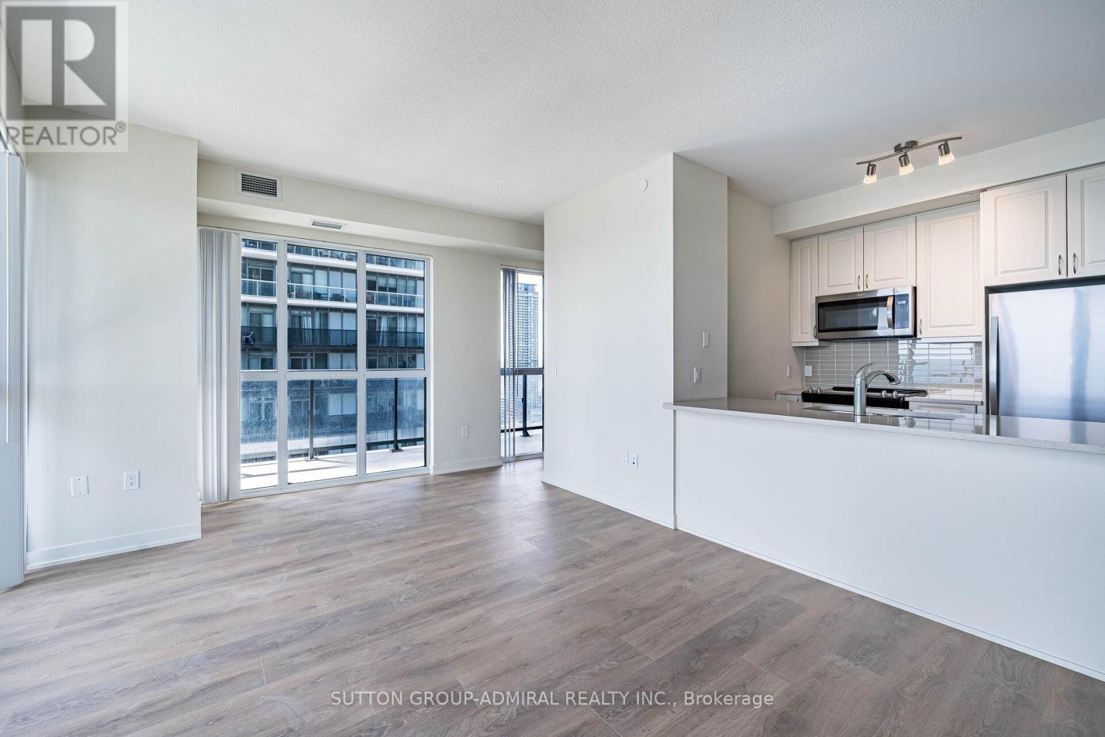 2205 - 38 Annie Craig Drive, Toronto, Ontario  M8V 0A8 - Photo 10 - W12101164