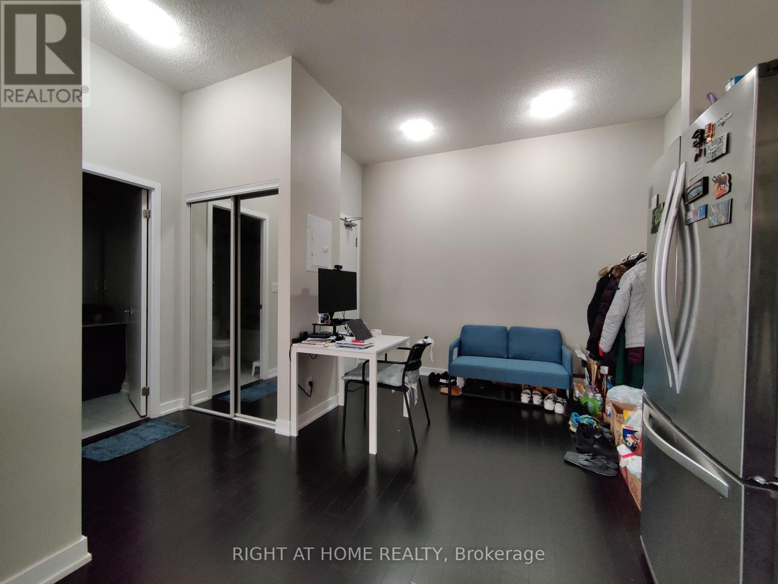 401 - 4011 Brickstone Mews, Mississauga, Ontario  L5B 0J7 - Photo 3 - W12101197