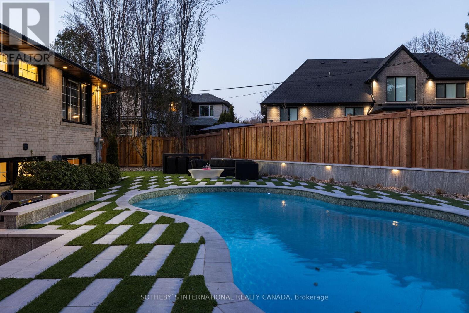 Property at 15 RAVENSBOURNE CRESCENT image 2