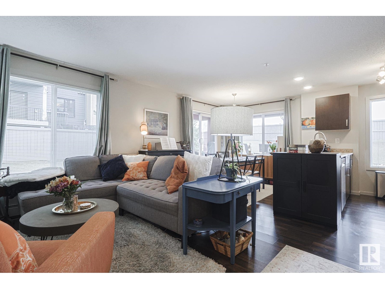 Property at #135 5515 7 AV SW image 2