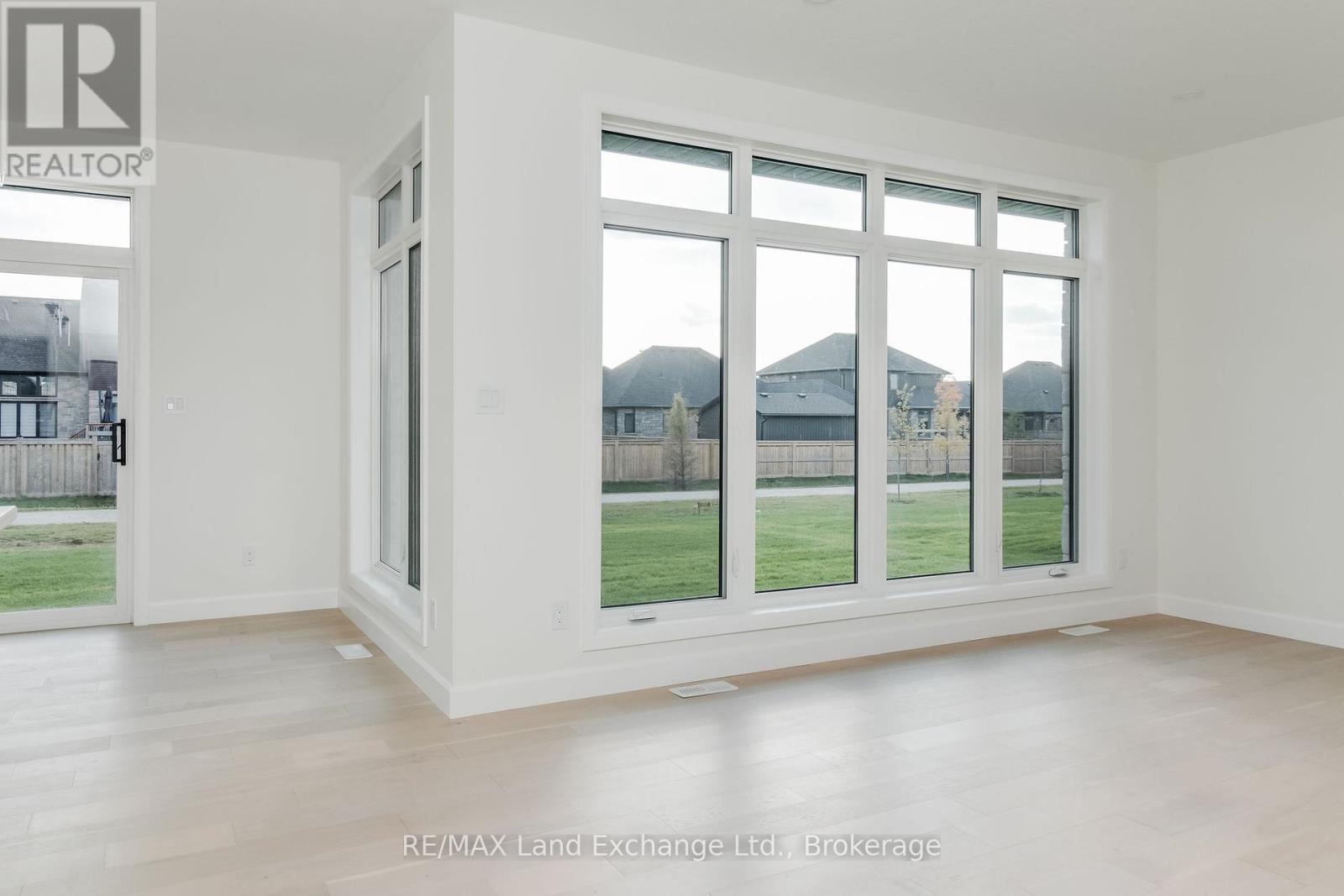 366 Mclean Crescent, Saugeen Shores, Ontario  N0H 2C3 - Photo 5 - X11941838
