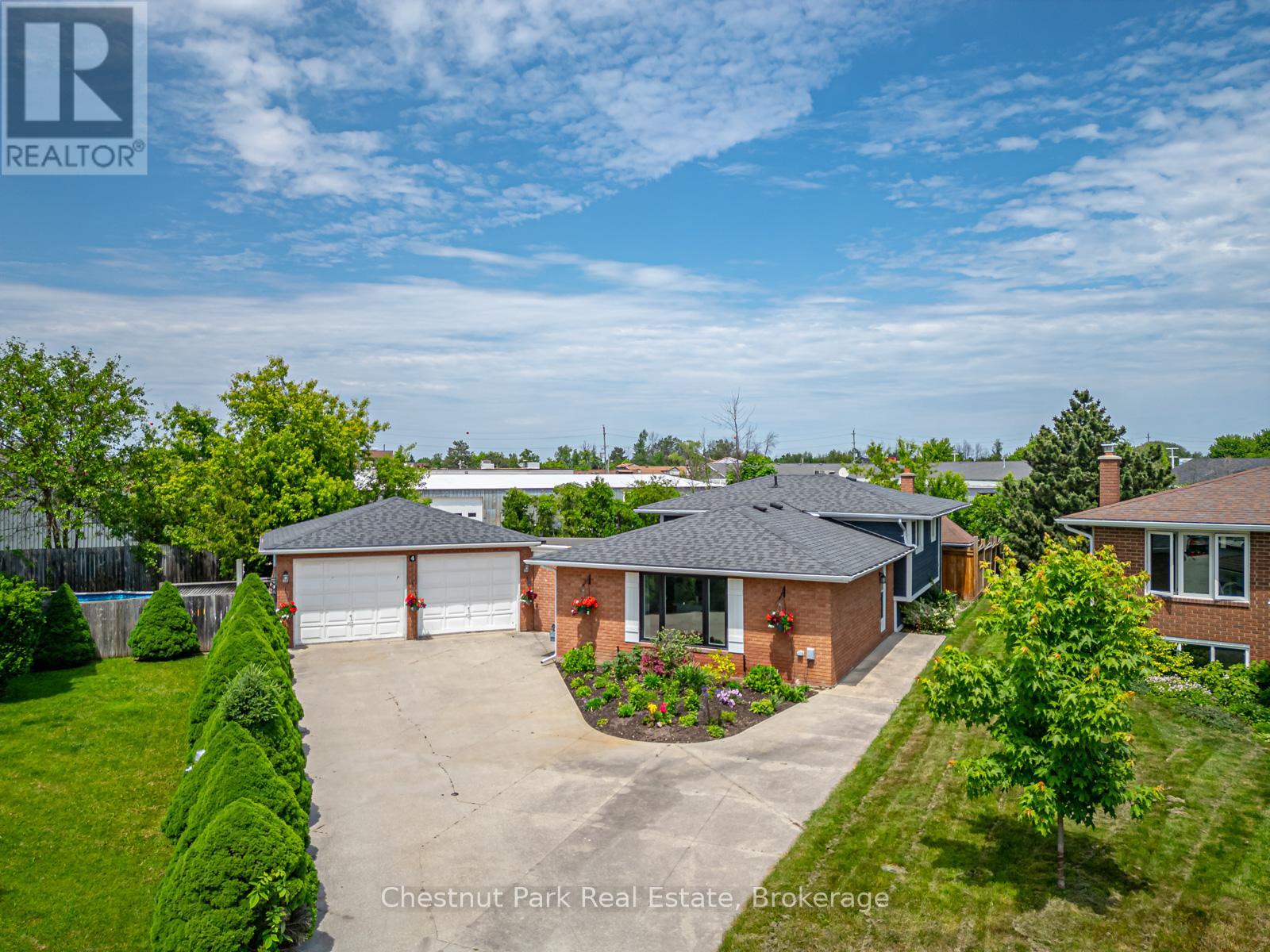 Property at 4 HARBEN COURT image 2