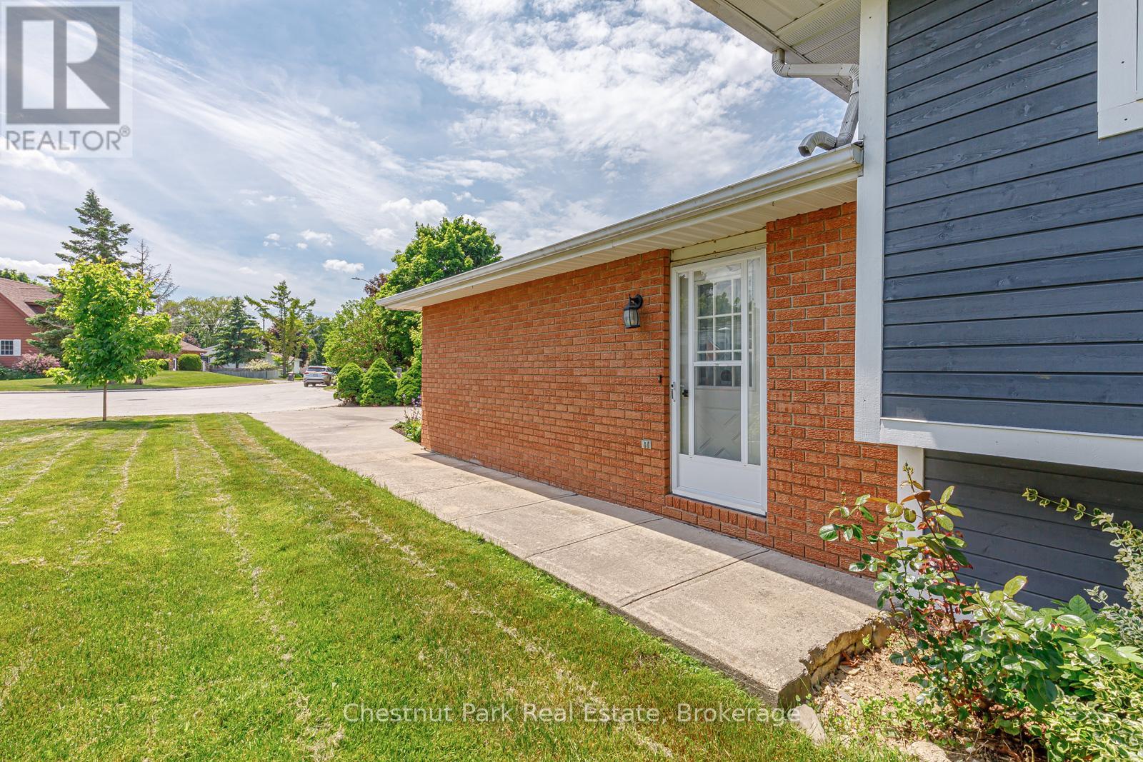 4 Harben Court, Collingwood, Ontario  L9Y 4L8 - Photo 9 - S12101292