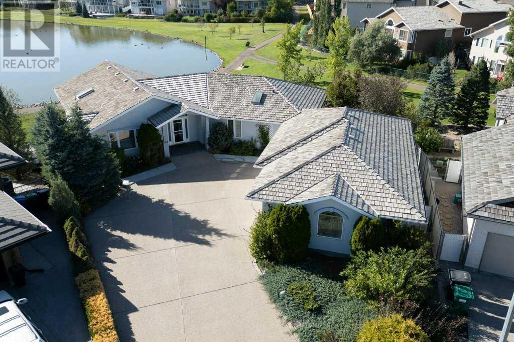 Property at 102 Fairmont Cove S image 4