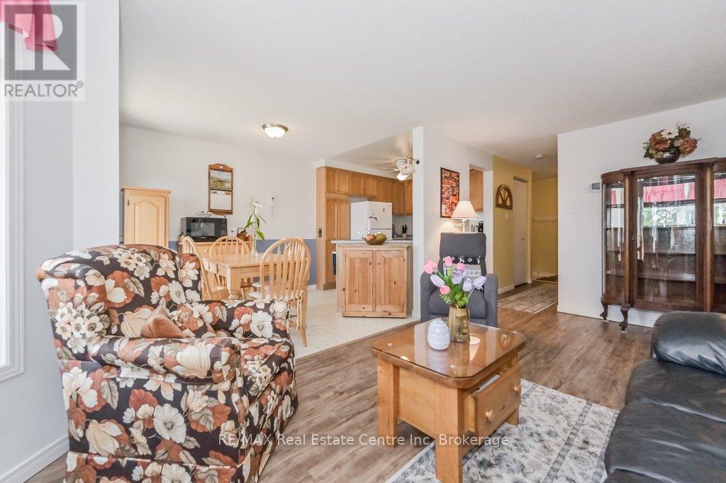 141 Tait Crescent, Centre Wellington, Ontario  N1M 3P5 - Photo 11 - X12101304